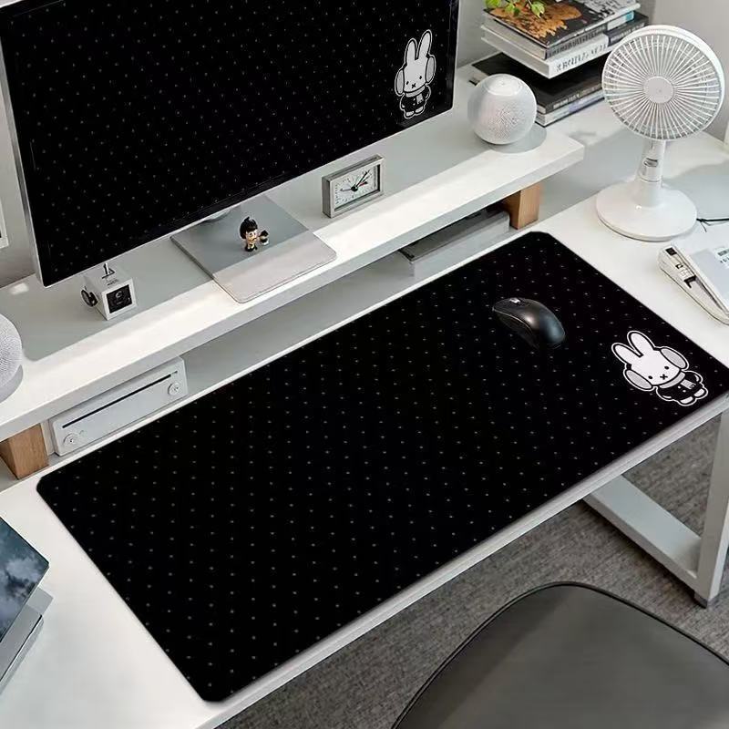 Gaming Keyboard And Mouse - แผ่นรองเมาส์ลายกระต่ายมิฟฟี่น่ารัก ขนาดใหญ่ ลายคาวาอี้ สำหรับเล่นเกมส์ พร้อมลายหูฟัง จุดสีดำกันลื่น